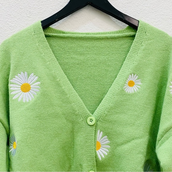 Embroidered Daisy Flower Green Knit Cardigan Women’s Sweater Size S/M - Picture 9 of 11